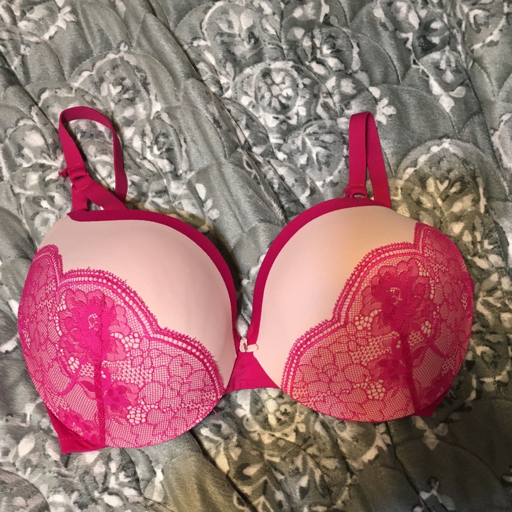 Maidenform pink lace bra